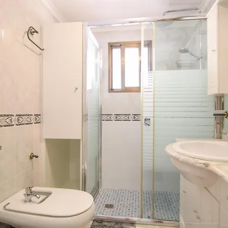 Con Piscina Privada - Carrio 0607 *